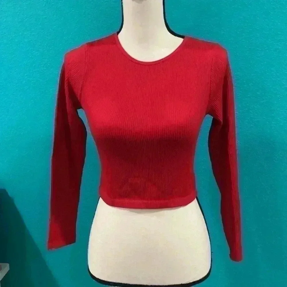 Zara stretchy red long sleeve cropped top in size medium/large